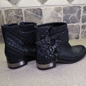 VINCE CAMUTO Size 7 1/2M Black Ankle Boots